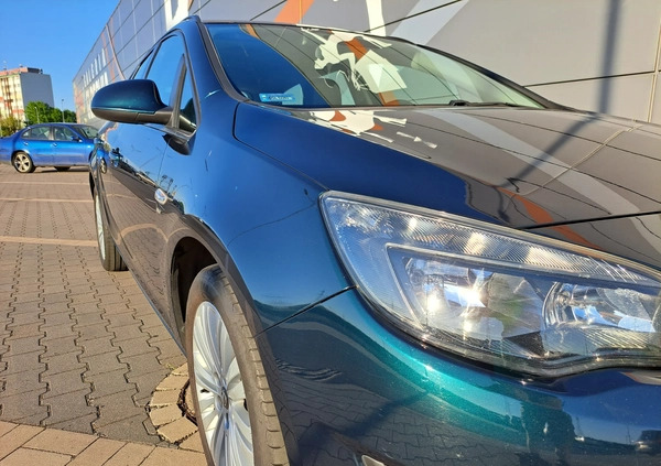Opel Astra cena 40000 przebieg: 184000, rok produkcji 2014 z Głogów małe 326